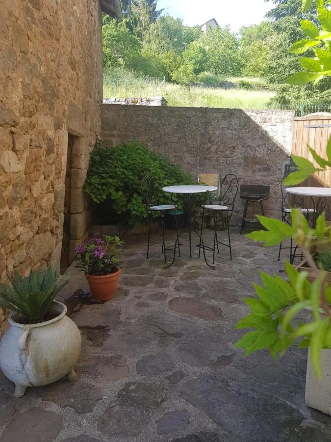 Maison D'Hotes "La Pierre Pointue" Saint-Léons 외부 사진