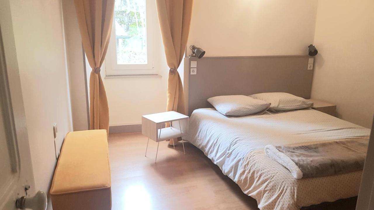 Maison D'Hotes "La Pierre Pointue" Saint-Léons 외부 사진