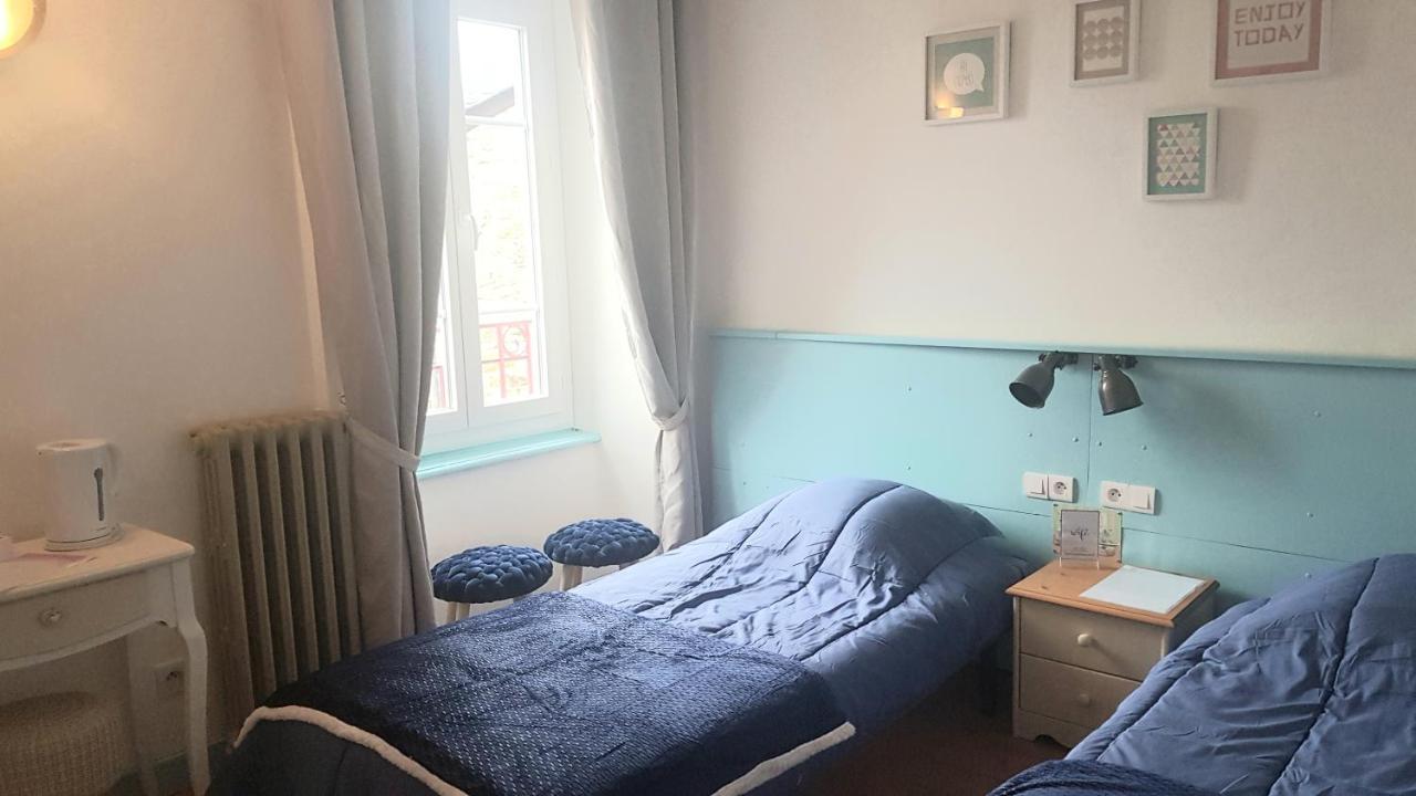 Maison D'Hotes "La Pierre Pointue" Saint-Léons 외부 사진